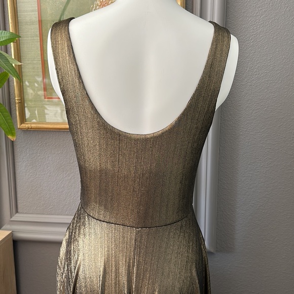 Dress - Picture 6 of 6